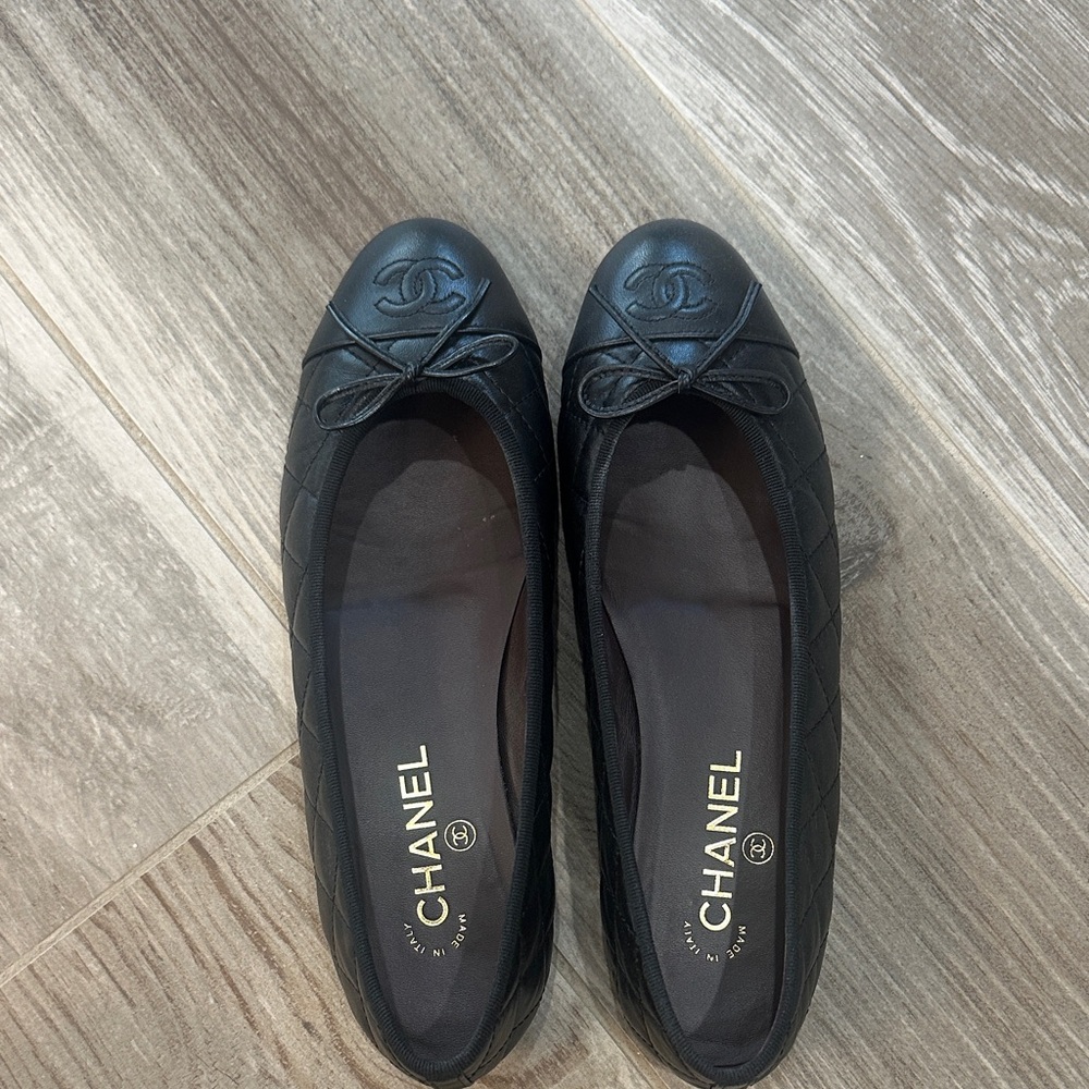 CHANEL Black Quilted Flats with Bow
